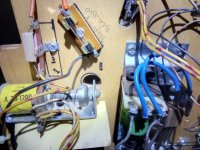 Trou lumière passage cable crédit detector.jpg
